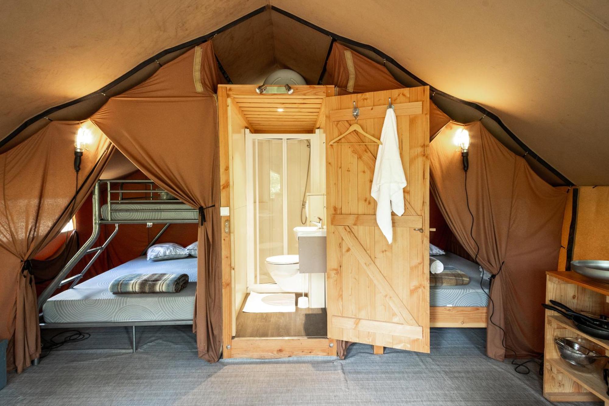 Huttopia Foret Des Vosges Barbey-Seroux Bilik gambar